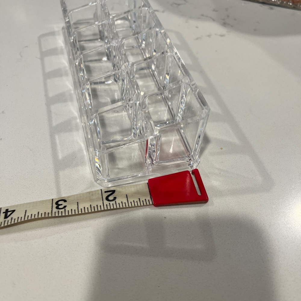 Clear Lip Organizer! - Picture 7 of 9